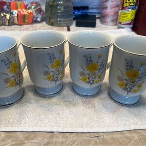 (4) Vintage Floral Yellow Daffodil Porcelain Mugs with Gold Trim